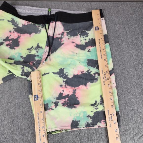 Volcom Board Shorts sz 36 Mens Cinch Fly Abstract Green Pink Black Inseam 9" 20" - Picture 6 of 9